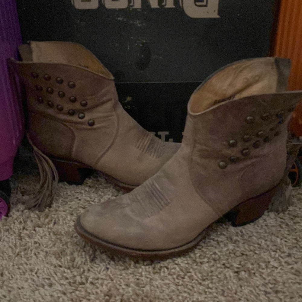 Shyanne Ankle Boots, super cute, western boots, back zippers, light brownish tan